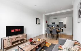 Stylish Central Brighton Flat Near Beach